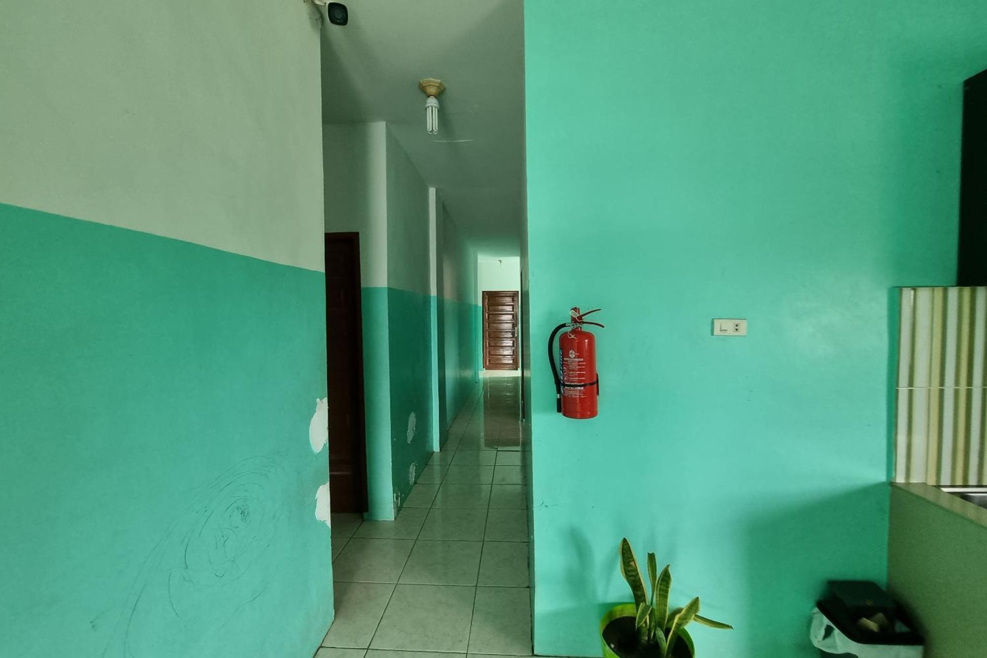 Oyo 93493 Wira Residensia Syariah Hotel Medan Exterior photo